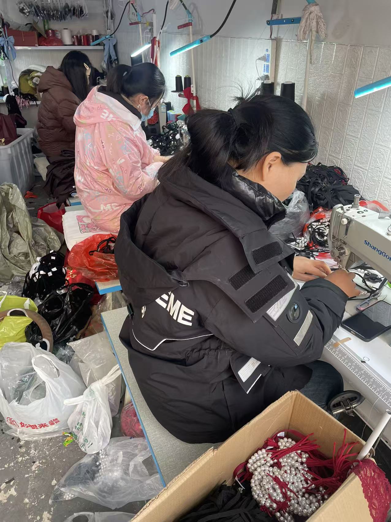 欧美跨境情趣内裤性感镂空透视蕾丝珍珠内裤开档免脱女珍珠丁字裤 5