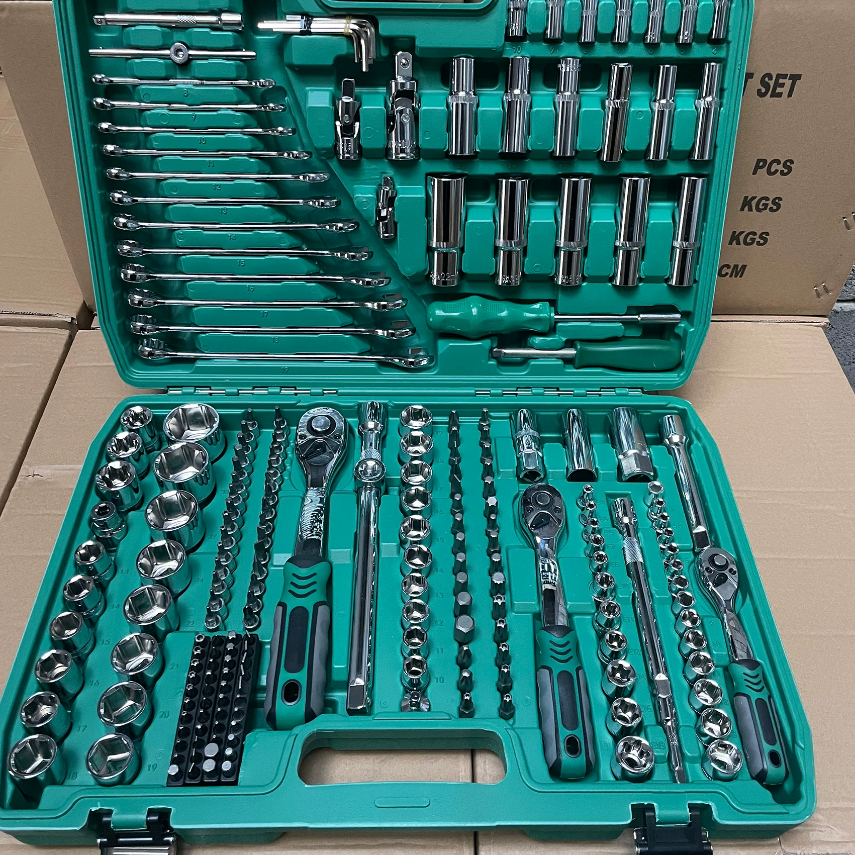 德国品质216件汽修套装多功能套筒扳手修车工具套装管棘轮板手