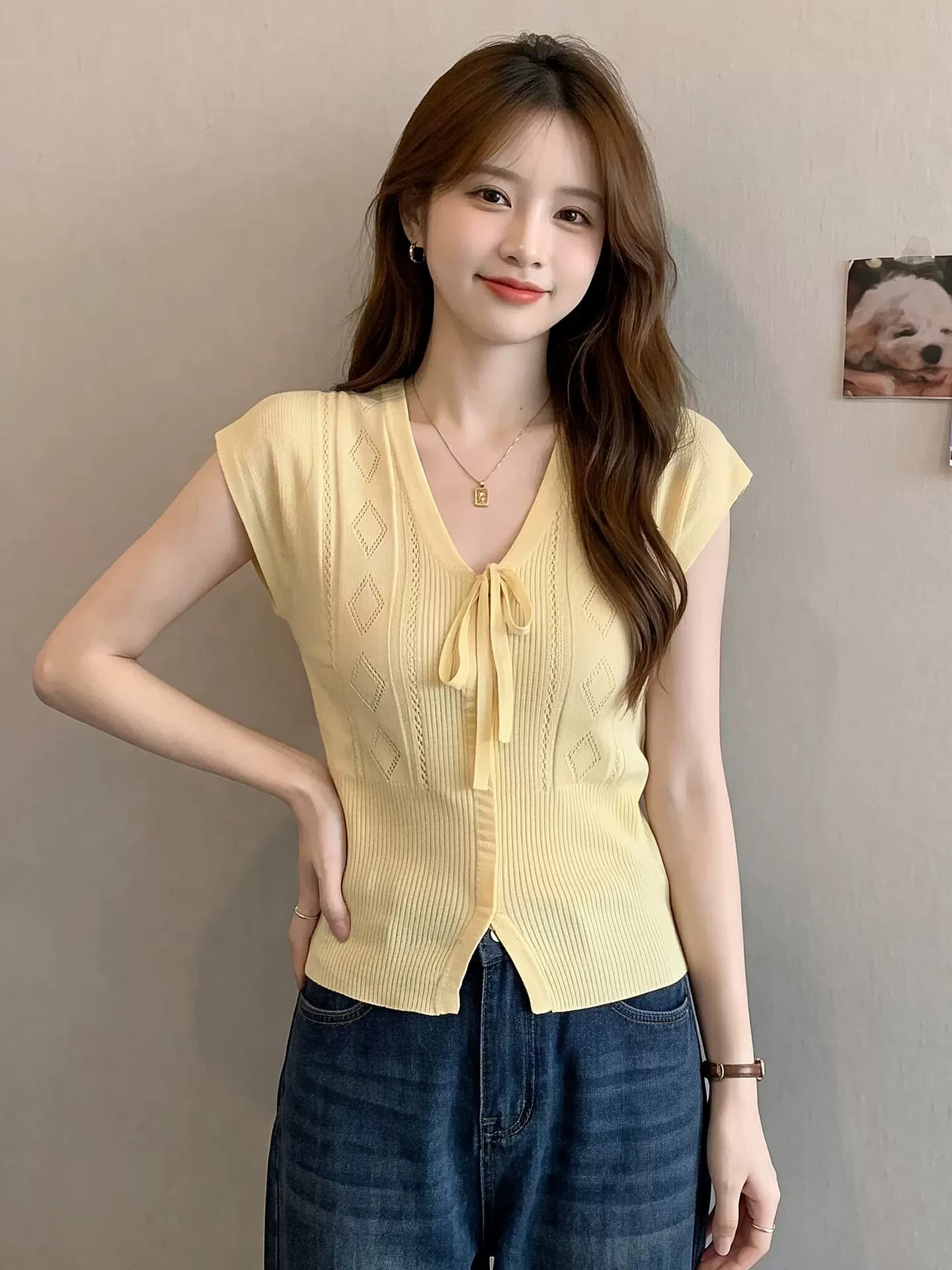 黄色抽绳V领针织马甲背心女夏季菱格刺绣肌理盖肩袖收腰无袖上衣 9